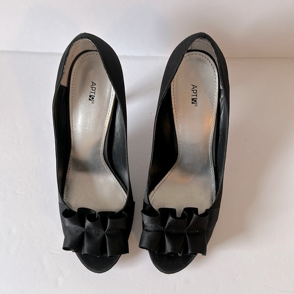 Apt. 9 Black Satin Fabric High Heels Open Toe Fan Detail 3 1/2 inch heel - Picture 3 of 9